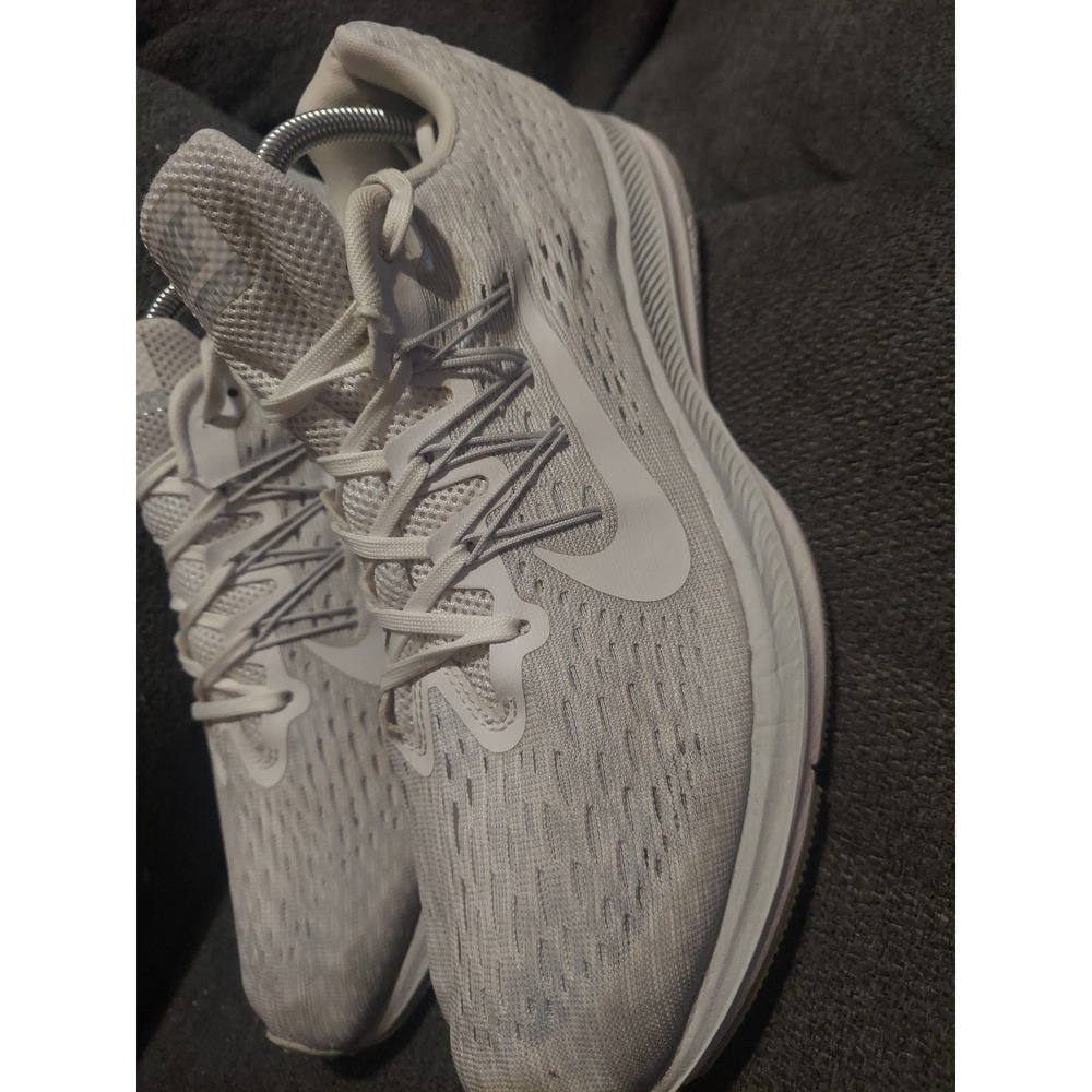 Nike  Zoom Winflo 5 String Running Sneaker White sz 10 Tennis Shoe Walking - Picture 3 of 12